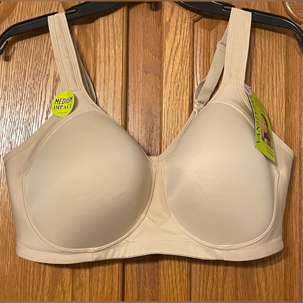Vanity Fair
Full-Figure Wireless Sports Bra 71500 - Picture 2 of 7